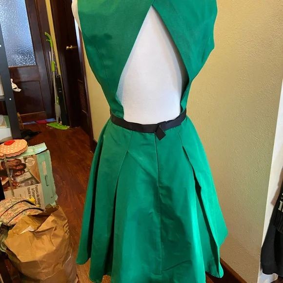 Green cutout dress - Picture 2 of 2